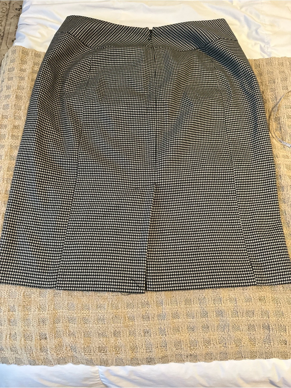 Ann Taylor Black & Cream Houndstooth Skirt Women’s Size 8